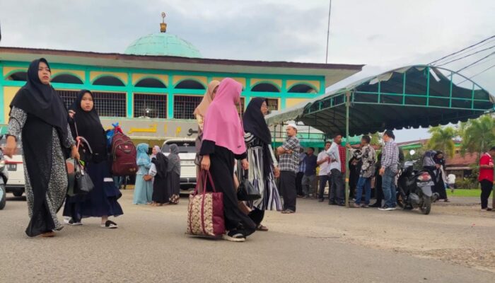 Buntut Eksekusi Kasus YDBU, Seribuan Santri MUQ Angkat ‘Koper’