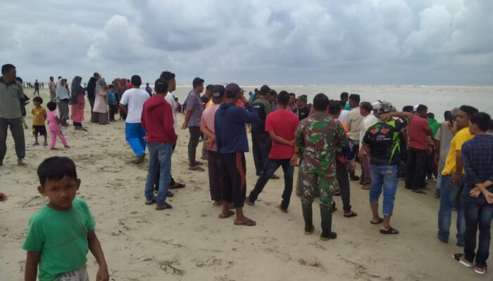 Kapal Nelayan Dihantam Ombak, Satu Hilang Satu Selamat