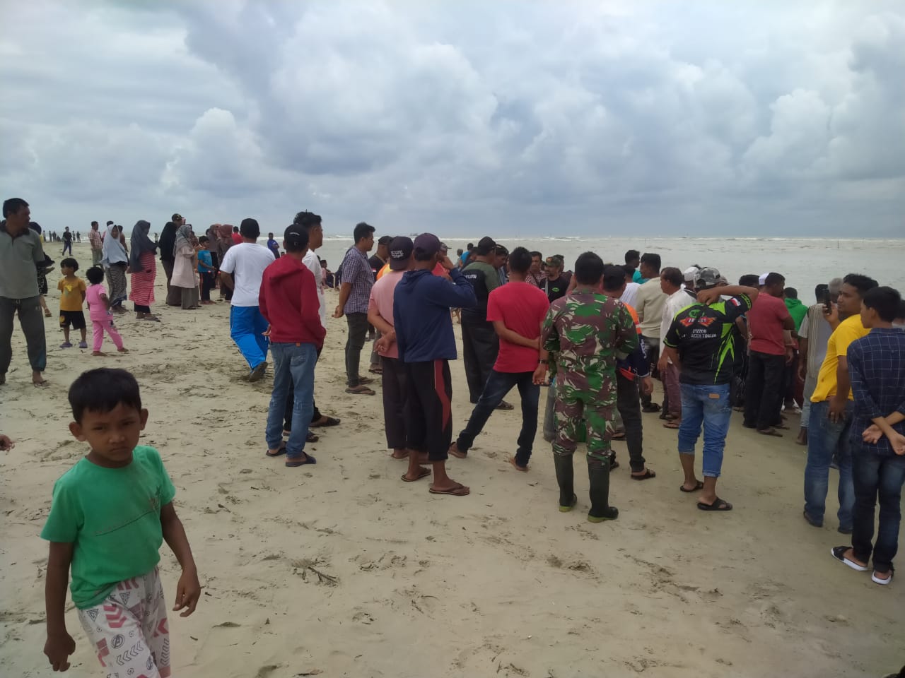 Kapal Nelayan Dihantam Ombak, Satu Hilang Satu Selamat