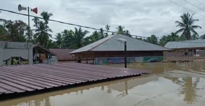 Langkahan Diterjang Banjir, Ketinggian Air 3 Meter