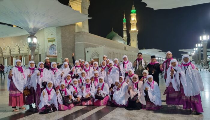 Antusias Peziarah Di Raudhah Masjid Nabawi Tiada Pernah Henti