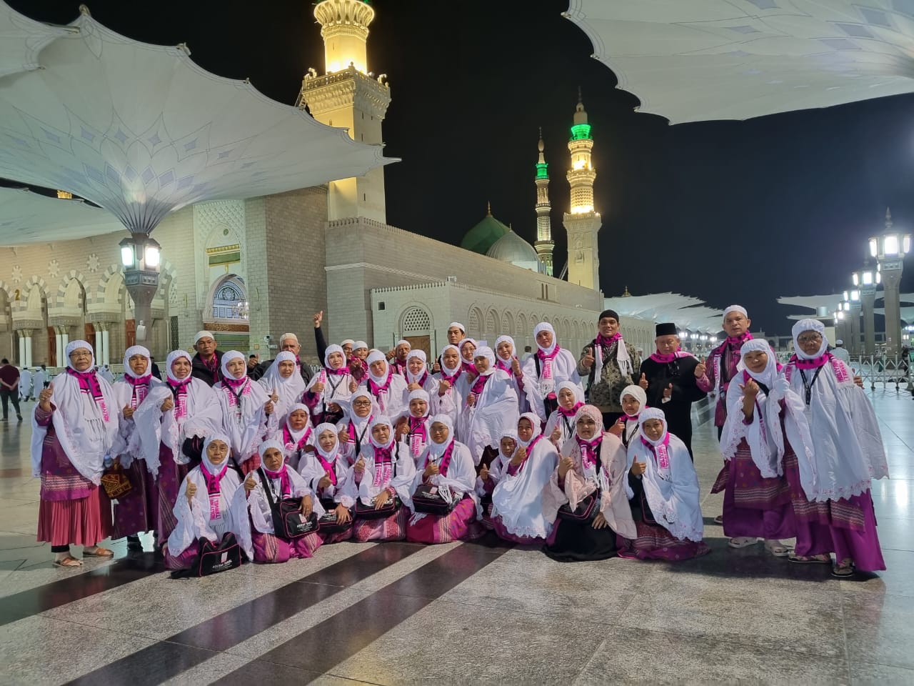 Antusias Peziarah Di Raudhah Masjid Nabawi Tiada Pernah Henti
