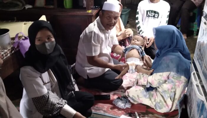Dinkes Agara Kunjungi Balita Tanpa Tempurung Lutut