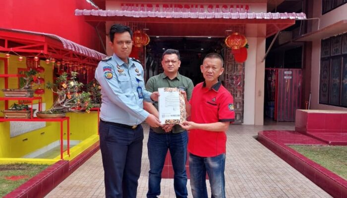 Napi Warga Malaysia Terima SK Remisi Imlek