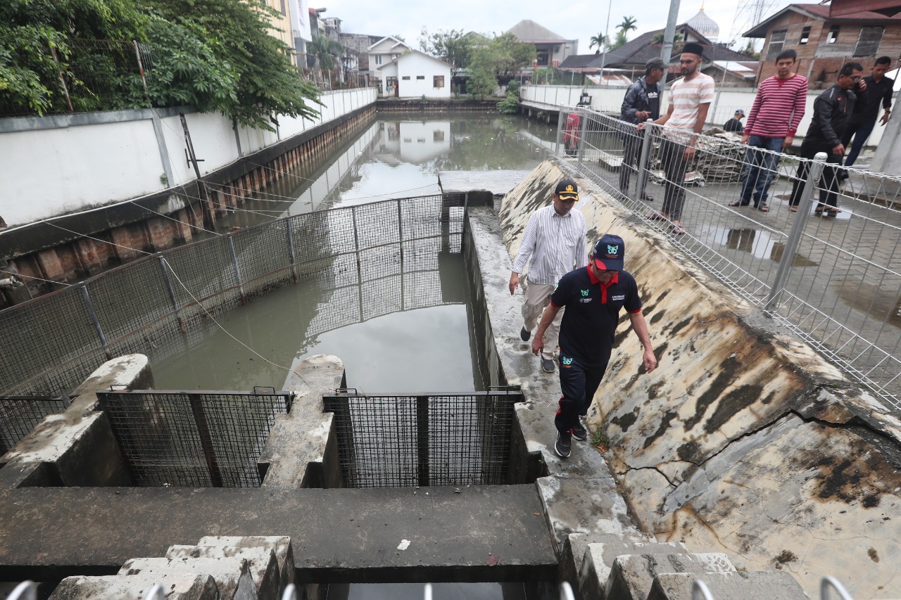 Pj Wali Kota Banda Aceh Cek Rumah Pompa Hingga Bersihkan Drainase