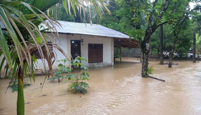 Banjir Rendam Sejumlah Pemukiman Warga Abdya, Jalan Nasional Ikut Tergenang