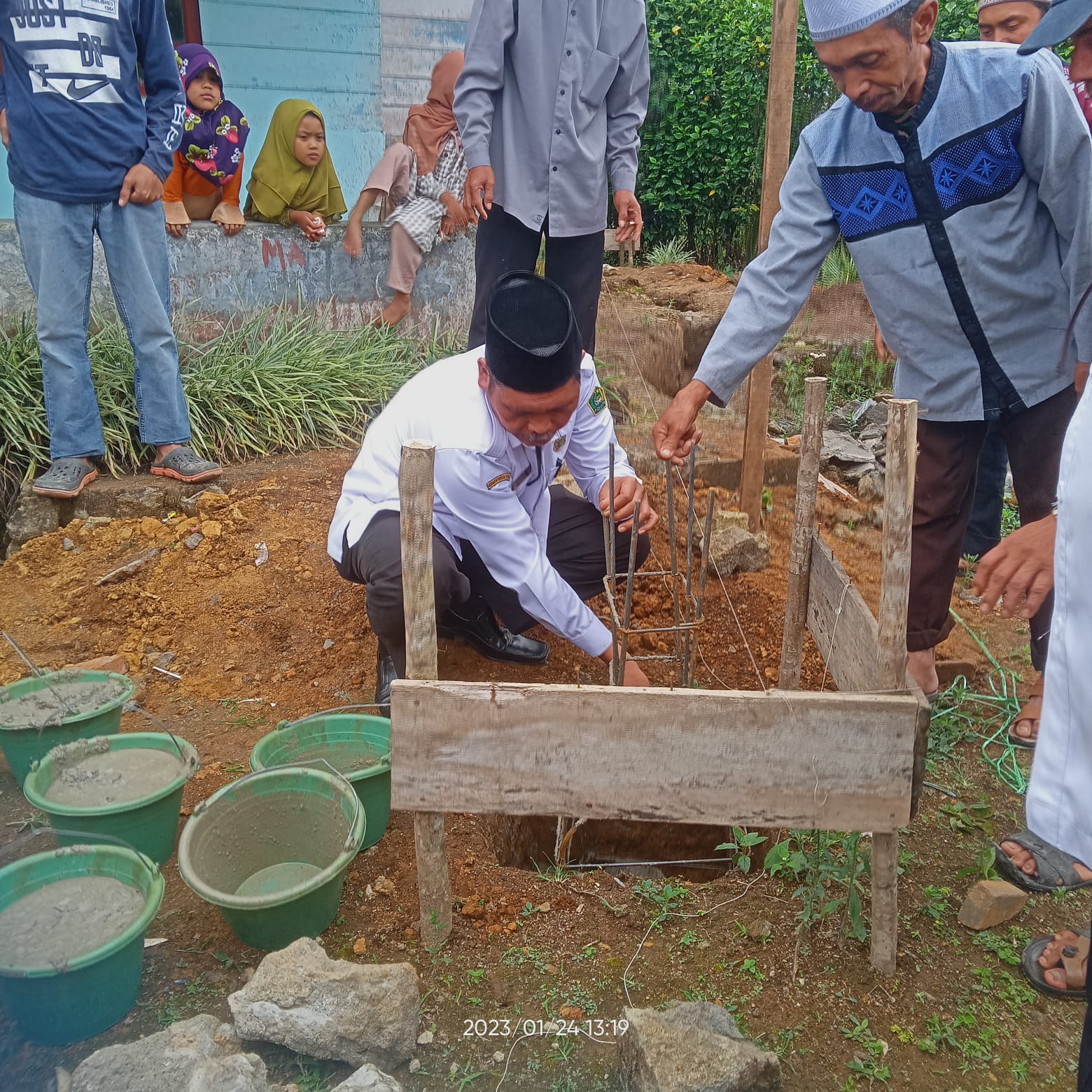 Peletakan Batu Pertama Pembangunan Masjid As-Syafa'ah Desa Dolok Tolong Dairi