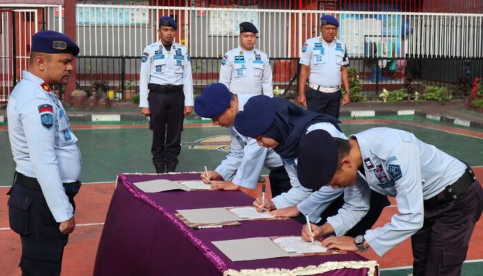 Petugas Rutan Kelas II B Tarutung  Deklarasi Janji Kinerja Tahun 2023