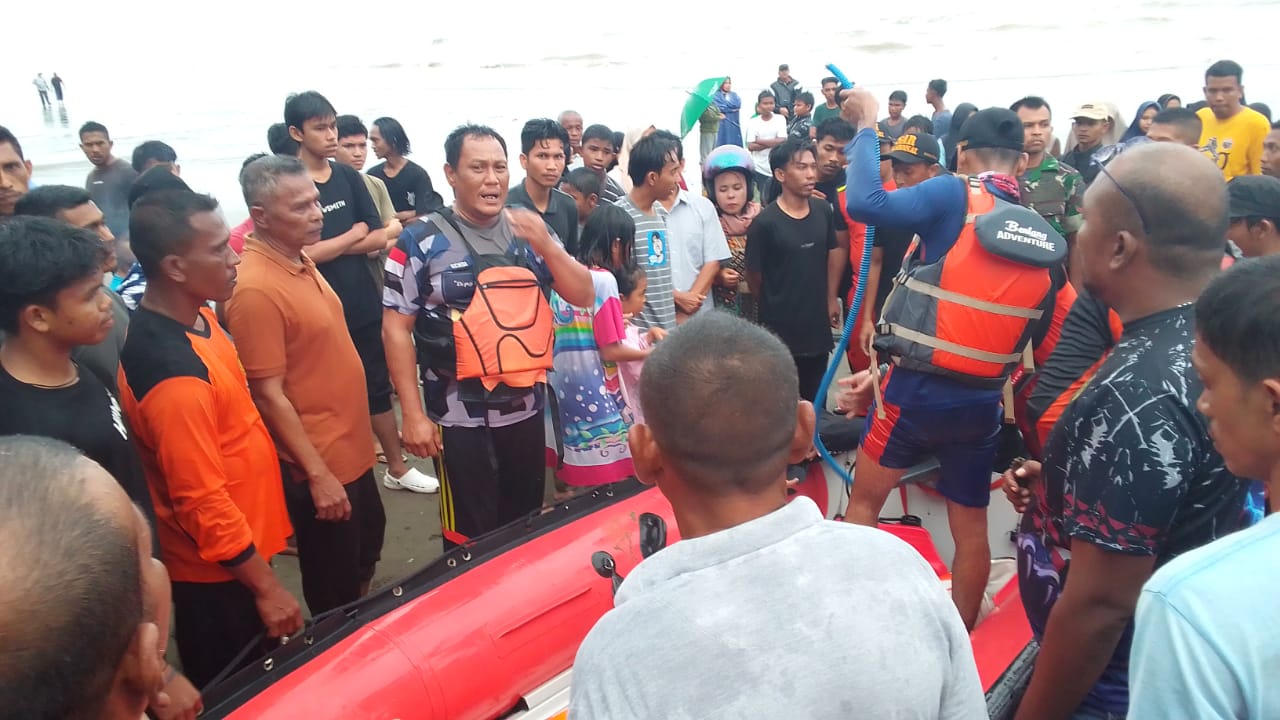 Pelajar Jeumala Hilang Terseret Ombak