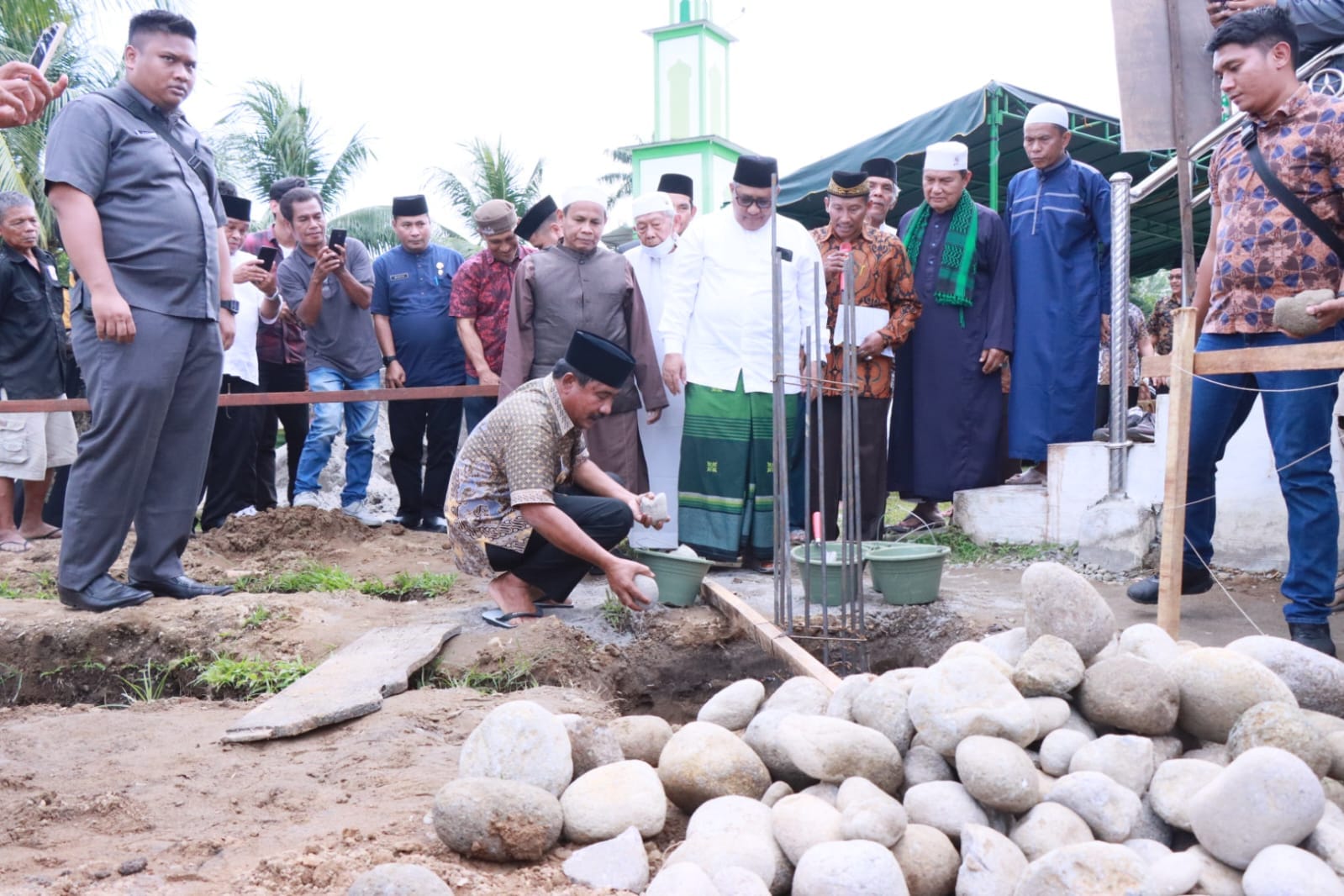 Wali Kota Binjai Letakkan Batu Pertama Pembangunan Masjid Nurul Iman