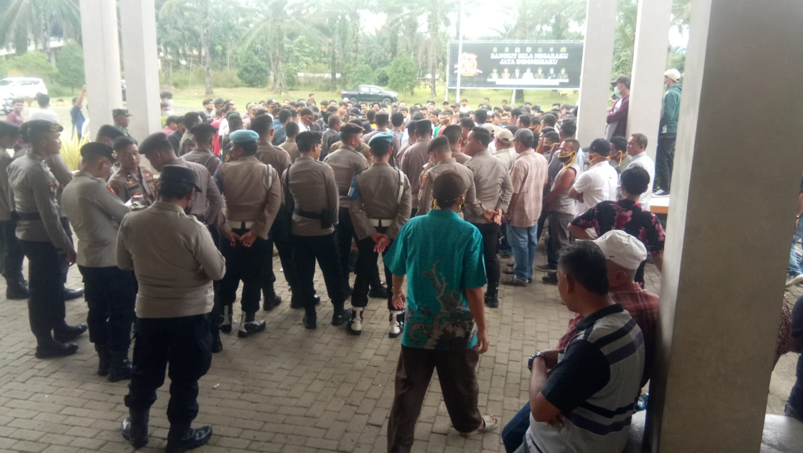 Gubsu Harus Panggil TSO Dan Zarnawi Selesaikan Kegaduhan Di Palas Gubsu Harus Panggil TSO Dan Zarnawi Selesaikan Kegaduhan Di Palas
