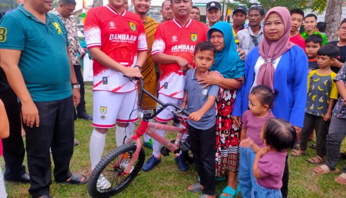 Bupati Darma Wijaya Wujudkan Mimpi Anak Yatim Miliki Sepeda Baru