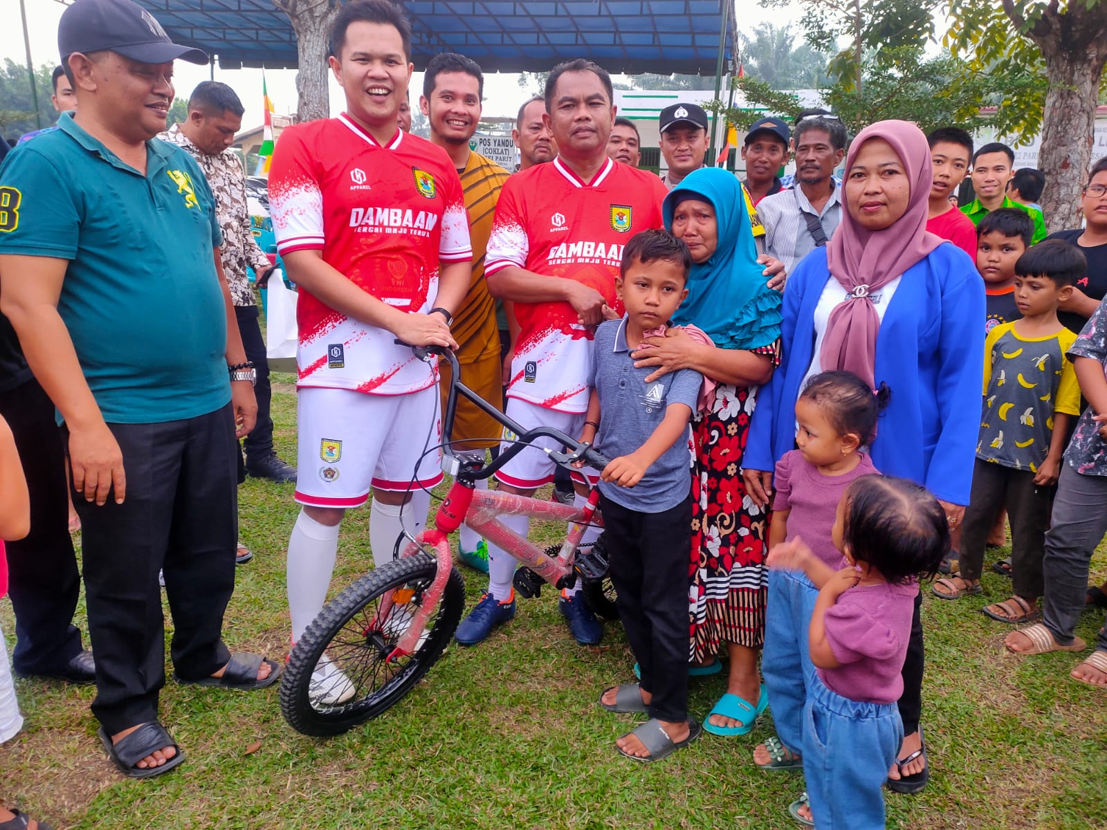 Bupati Darma Wijaya Wujudkan Mimpi Anak Yatim Miliki Sepeda Baru