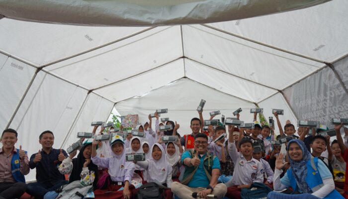 Berbagi Kebahagiaan dengan Anak-anak Penyintas Gempa Cianjur, Pegawai PLN Mengajar di Sekolah Darurat