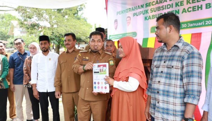 Pj Bupati Aceh Besar Luncurkan Kartu Tani Digital