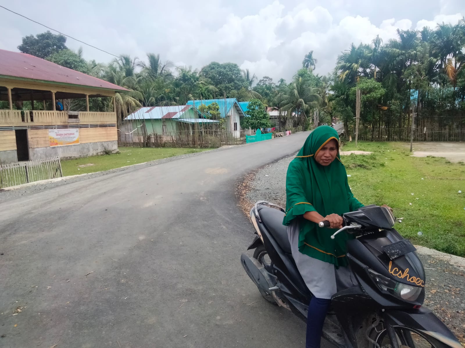 Jalan Teraspal Warga Batu-batu Senang Jalan Teraspal Warga Batu-batu Senang