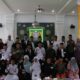 CAMAT Medan Baru, Frans S R H Siahaan S.STP, M.SP berfoto bersama jajaran dan panitia serta peserta Musabaqah Tilawatil Quran (MTQ) ke-56 tingkat kecamatan, di Masjid Dakwah, Komplek Perumahan Dosen USU, Medan, Rabu (18/1). Waspada/Andi Aditya