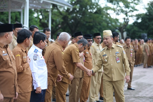 PJ Walkot Lhokseumawe Minta PNS Tunjukkan Fighting Spirit PJ Walkot Lhokseumawe Minta PNS Tunjukkan Fighting Spirit