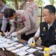 Polres Madina saat pelaksanaan tes urin. Waspada/Ali Anhar Harahap