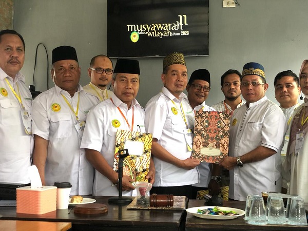 BUPATI Batubara Ir. H. Zahir, M.AP gelar Datok Setia Abiyasa Negara pada Muswil II tahun 2023 HIKABARA Sumut.Waspada/Ist