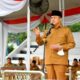 BUPATI Batubara Ir. H. Zahir, M.AP di tengah apel perdana memulai kinerja di tahun 2023 di lapangan Dolok Pop Estate, Kecamatan Limapuluh. Waspada/Iwan Has