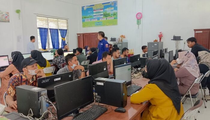 KIP Aceh Tamiang Tempelkan Langsung Hasil Ujian PPS Pemilu 2024