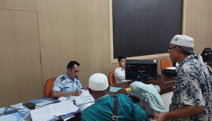 Warga Palas Sambut Baik Program Eazy Paspor