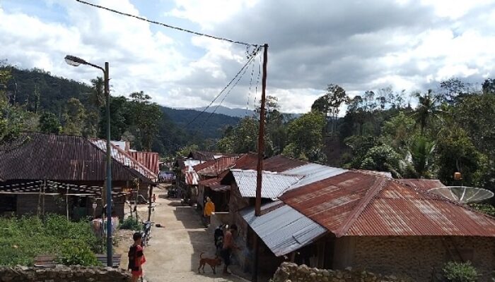 Belasan Tahun Keluhkan Jalan Rusak Desa Terisolir Madina