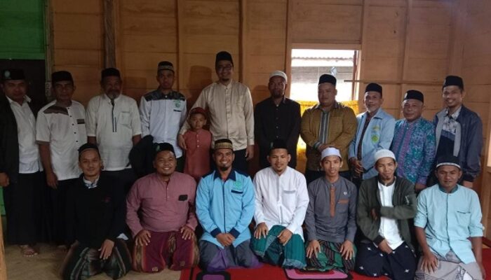 Safari Subuh Di Pelosok Aceh Singkil, Pj Bupati Cicipi Makanan Tradisional