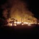 RUMAH TERBAKAR: Rumah milik Darwis terbakar di Gampong Gunong Putoh, Darul Ihsan, Aceh Timur, Senin (16/1). Waspada/M Ishak