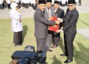 Upacara HAB Sukses, Pj Gubernur Aceh Serahkan Satya Lencana