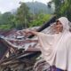 Yusnidar, korban rumah hancur dan terseret arus banjir luapan berharap bantuan pemerintah untuk dibangun tempat tinggal baru, Selasa (17/1) Waspada/Muhammad Riza