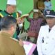 Camat Kembang Tanjong, Kabupaten Pidie Fauzi Harfa melantik Suwandi menjadi Keuchik Gampong Meunasah Krueng, Kecamatan Kembang Tanjong, di Aula kantor Camat, Selasa (3/1) Waspada/Muhammad Riza