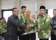 Kakanwil Kemenag Aceh Serahkan SK Pramubhakti