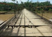 Jembatan Penghubung Kampung Juar Mulai Rusak Dan Lapuk