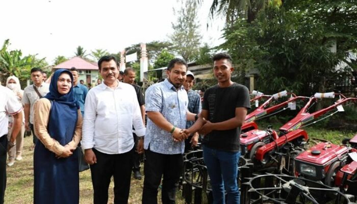 Puluhan Kelompok Tani Di Aceh Besar Terima Bantuan Alsintan