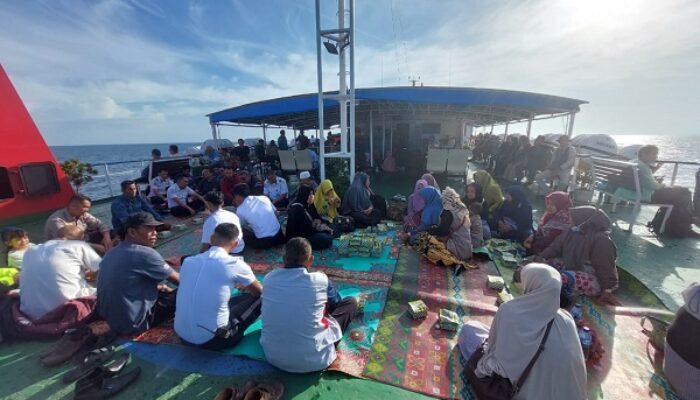 Penumpang KMP. BRR Doa Bersama Peringati 27 Tahun Tragedi Tenggelamnya KMP. Gurita