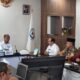 Pj Bupati Aceh Tamiang, Meurah Budiman dan Ketua DPRK Aceh Tamiang, Suprianto saat menyampaikan upaya peningkatan perikanan budidaya tambak di Aceh Tamiang ke Kementerian Kelautan dan Perikanan RI di Jakarta. (Waspada/Ist).