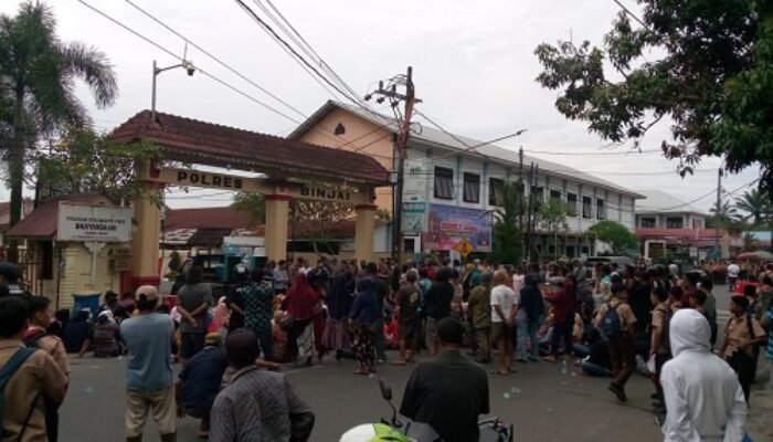 Ratusan Warga Demo Polres Binjai