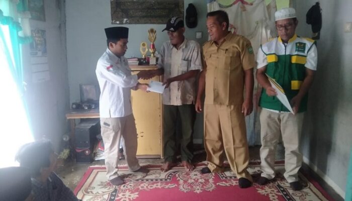 Baznas Dan Camat Siabu Bantu Penderita Tumor