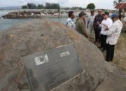 Pesona Pantai Alue Naga