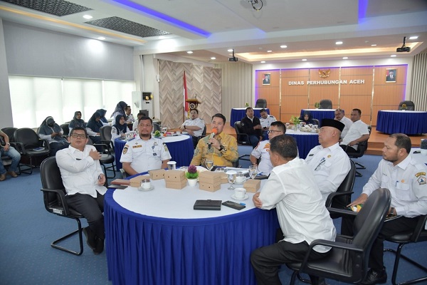 Pj.Bupati Drs. Haili Yoga, M.Si, mempaparkan rencana pembangunan dry port di Kabupaten Bener Meriah.Waspada/Ist