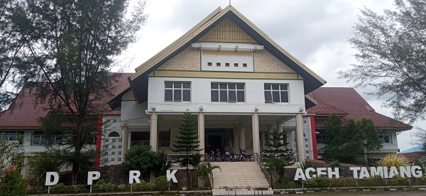 Suasana gedung DPRK Aceh Tamiang tampak sepi karena semua anggota dewan setempat pergi Dinas Luar, Kamis (26/1). Waspada/Muhammad Hanafiah