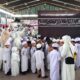 TAWAF: Anak-anak PAUD, TK dan RA, memperagakan tawaf mengelilingi ka'bah dalam Pelatihan Peragaan Manasik Haji Tahun 2023 di Gedung ISC Idi, Aceh Timur, Kamis (26/1). Waspada/M. Ishak