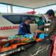 DIRUJUK KE MEDAN: Tim Balai Insyaf Medan Kemensos RI bersama Dinas Sosial Aceh Timur, ketika melakukan proses rujukan Muhammad Alfarisi, pasien koma hampir empat bulan yang lalu saat dirujuk dari RSUD Dr Zubir Mahmud Aceh Timur ke RSU Adam Malik Medan, Jumat (27/1). Waspada/M Ishak