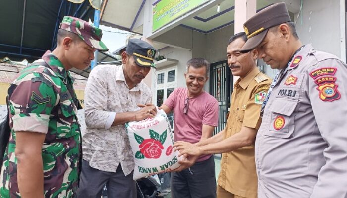 Keuchik Lah Bantu Korban Banjir Bate