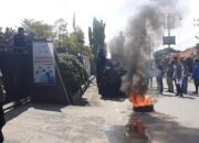 Demo Pemuda Warnai Sidang Paripurna Penutupan Pengesahan APBK Agara 2023