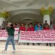 Massa KNPI Tanjungbalai dan gabungan lembaga lainnya berunjukrasa di Pemko Tanjungbalai terkait arogansi oknum penagih yang menyebabkan Sulaiman Marpaung luka-luka. Waspada/Rasudin Sihotang