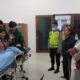 Ibu korban histeris saat melihat tubuh putrinya Jessika terbujur kaku di RSUD HKBP Balige akibat tenggelam di Danau Toba, Kamis (5/1). Waspada/Ist