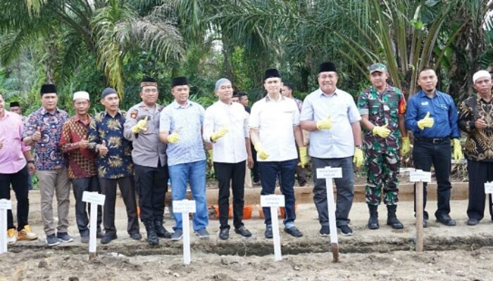 Wabup Asahan Mulai Pembangunan Musholla Siti Amin